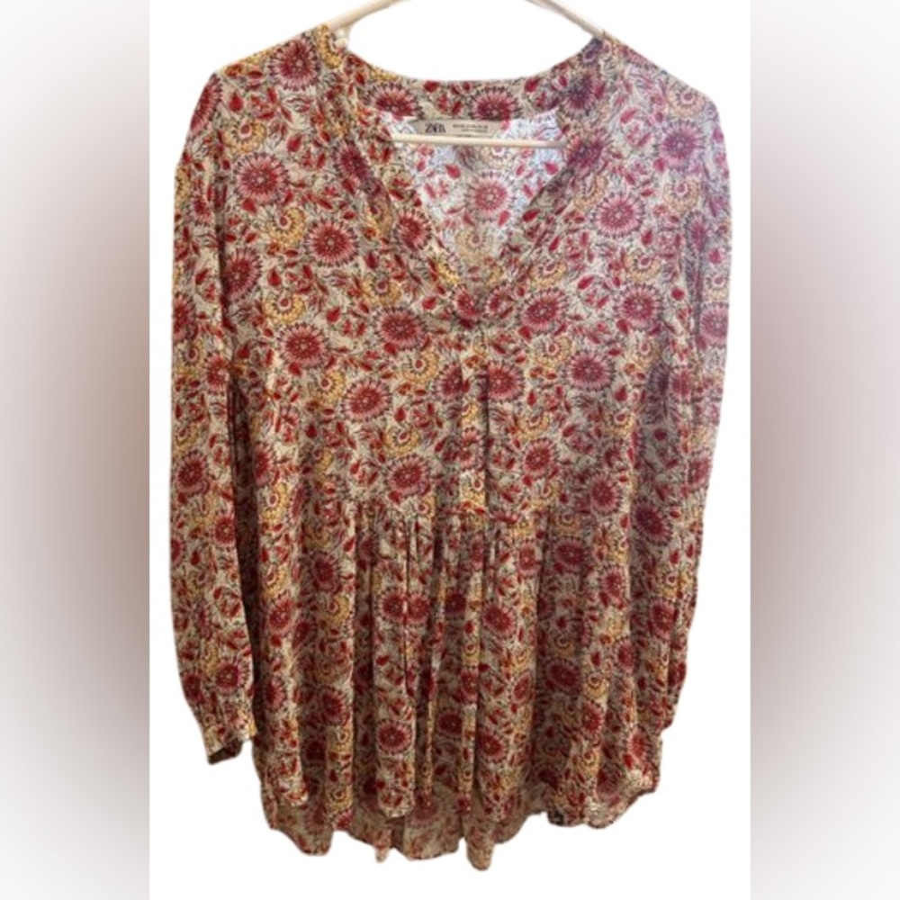 ZARA rayon long sleeve , V neck printed red blouse . Size XXL. High-Low shape.